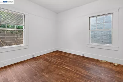 950 Loomis Ct, Oakland, CA 94606 - Photo 15