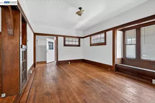950 Loomis Ct, Oakland, CA 94606 - Photo 7