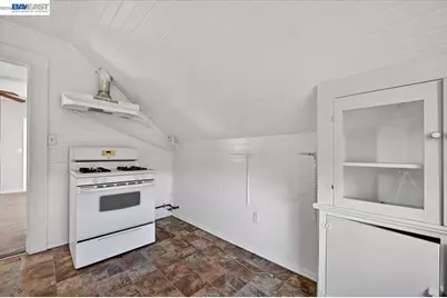 950 Loomis Ct, Oakland, CA 94606 - Photo 33