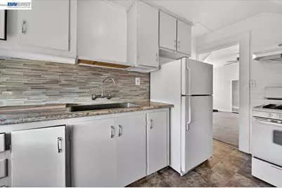 950 Loomis Ct, Oakland, CA 94606 - Photo 35
