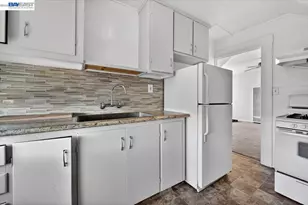 950 Loomis Ct, Oakland, CA 94606 - Photo 35