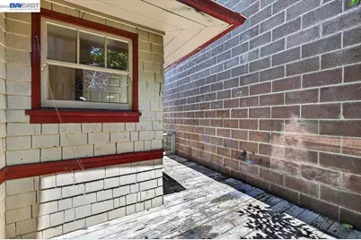 950 Loomis Ct, Oakland, CA 94606 - Photo 23