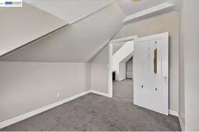 950 Loomis Ct, Oakland, CA 94606 - Photo 31