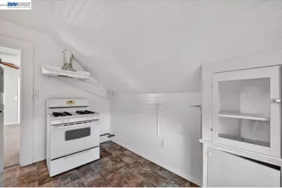 950 Loomis Ct, Oakland, CA 94606 - Photo 33