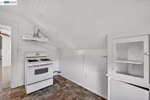 950 Loomis Ct, Oakland, CA 94606 - Photo 33