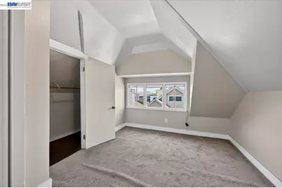 950 Loomis Ct, Oakland, CA 94606 - Photo 29