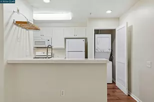 260 Caldecott Ln, Oakland, CA 94618 - Photo 19