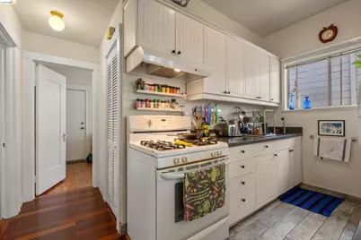 1032 Magnolia St, Oakland, CA 94607 - Photo 9