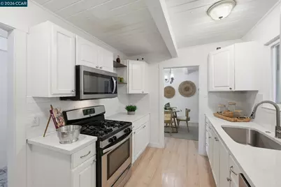 2082 Overhill Rd, Concord, CA 94520 - Photo 9