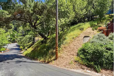 6690 Gunn Dr, Oakland, CA 94611 - Photo 3