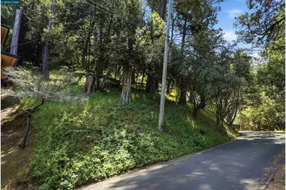 6716 Gunn Dr, Oakland, CA 94611 - Photo 3