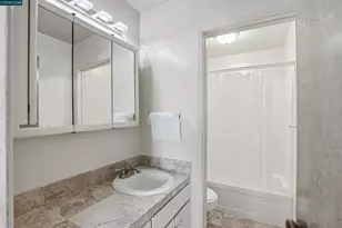 250 Whitmore St, Oakland, CA 94611 - Photo 17