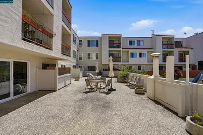 250 Whitmore St #106, Oakland, CA 94611 - Photo 33