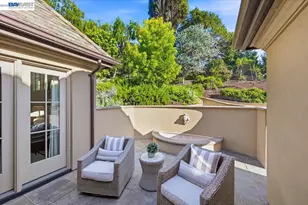 13388 Surrey Ln, Saratoga, CA 95070 - Photo 45
