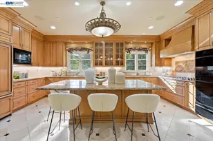 13388 Surrey Ln, Saratoga, CA 95070 - Photo 29