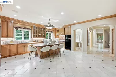 13388 Surrey Ln, Saratoga, CA 95070 - Photo 27