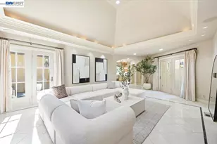 13388 Surrey Ln, Saratoga, CA 95070 - Photo 19