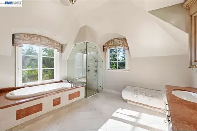 13388 Surrey Ln, Saratoga, CA 95070 - Photo 43