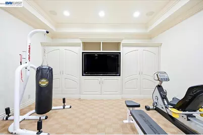 13388 Surrey Ln, Saratoga, CA 95070 - Photo 47