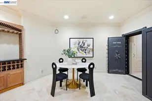 13388 Surrey Ln, Saratoga, CA 95070 - Photo 63