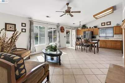 5912 Squire Wells Way, Riverbank, CA 95367 - Photo 9