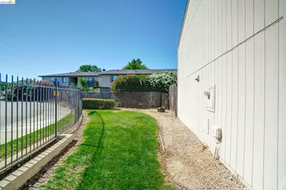 1351 Hood Rd, Sacramento, CA 95825 - Photo 3