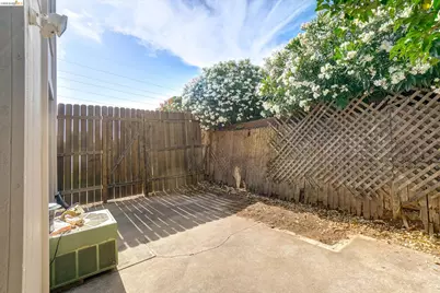 1351 Hood Rd, Sacramento, CA 95825 - Photo 35