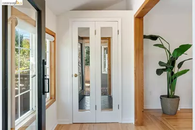 7008 Thornhill Dr, Oakland, CA 94611 - Photo 5