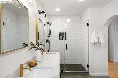 7008 Thornhill Dr, Oakland, CA 94611 - Photo 29