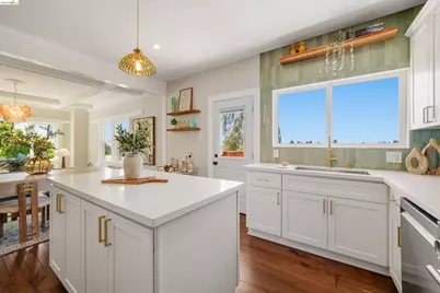 5765 Manila Ave, Oakland, CA 94618 - Photo 15