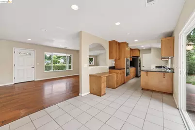 2465 Mountain View Dr, Concord, CA 94520 - Photo 11