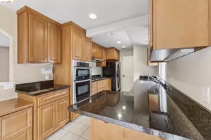 2465 Mountain View Dr, Concord, CA 94520 - Photo 13