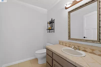9111 Piccadilly Circle, Windsor, CA 95492 - Photo 17