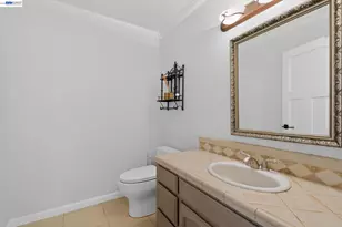 9111 Piccadilly Cir, Windsor, CA 95492 - Photo 17