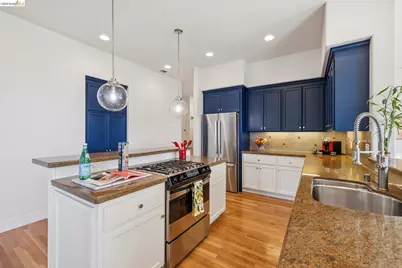 6153 Girvin Dr, Oakland, CA 94611 - Photo 13