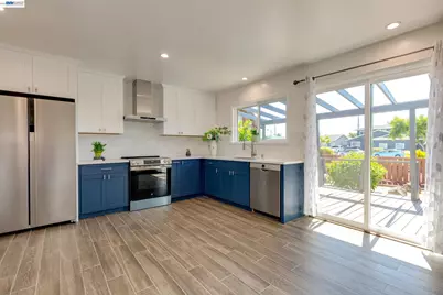 1017 Island Dr, Alameda, CA 94502 - Photo 3
