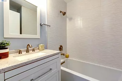1017 Island Dr, Alameda, CA 94502 - Photo 9