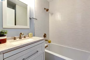 1017 Island Dr, Alameda, CA 94502 - Photo 9
