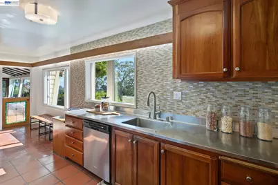 5725 Chelton Dr, Oakland, CA 94611 - Photo 21