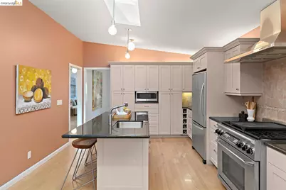 38 Drake Ln, Oakland, CA 94611 - Photo 17