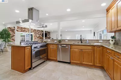 8023 Holanda Ln, Dublin, CA 94568 - Photo 7