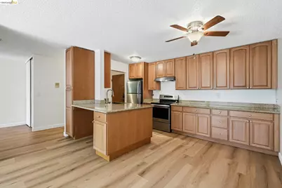 955 Shorepoint Ct #208, Alameda, CA 94501 - Photo 11