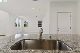 281 Central Pkwy, Mountain House, CA 95391 - Photo 27