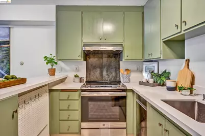 425 Orange St #202, Oakland, CA 94610 - Photo 21