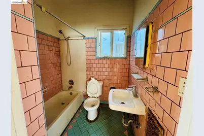 220 International Blvd, Oakland, CA 94606 - Photo 25