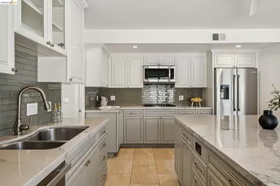 1410 Lakeshore Ave #5, Oakland, CA 94606 - Photo 13