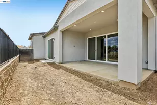 1095 Riverbend Dr, Brentwood, CA 94513 - Photo 25