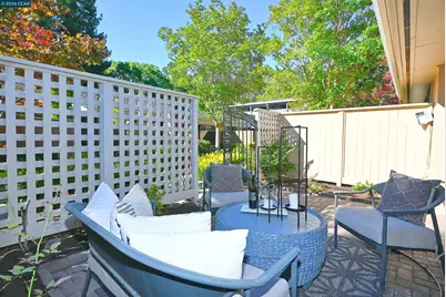 1148 Fairlawn Ct #3, Walnut Creek, CA 94595 - Photo 5