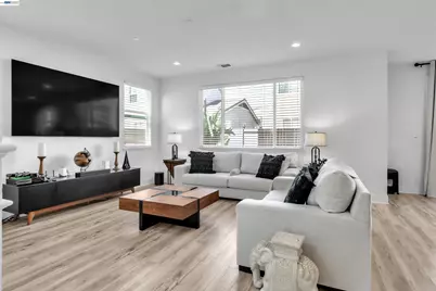 542 Datura Dr, Vacaville, CA 95687 - Photo 3