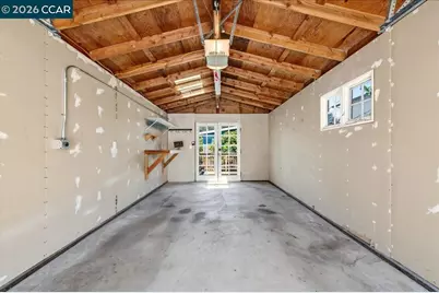 7568 Greenly Dr, Oakland, CA 94605 - Photo 21